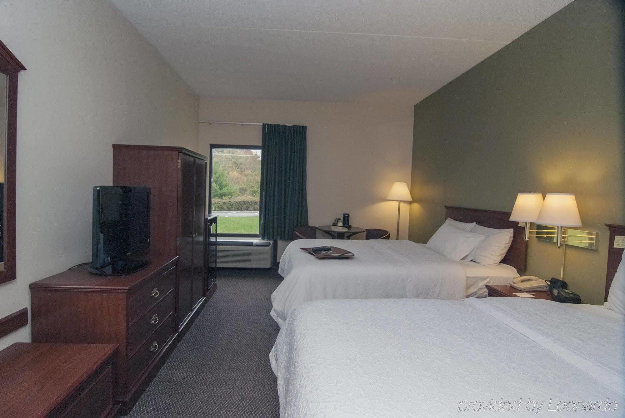 Hampton Inn Flemington Buitenkant foto